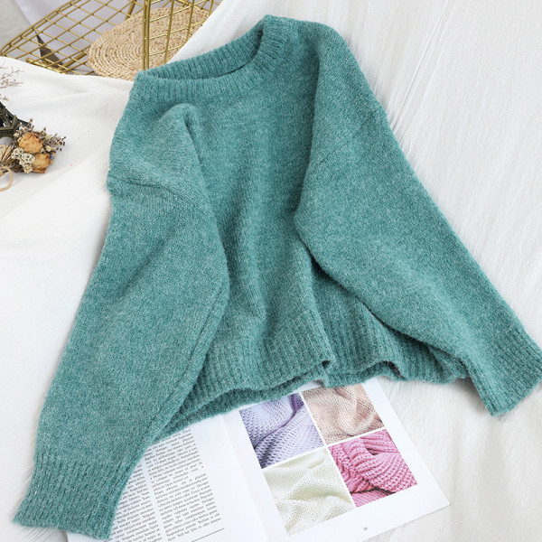 Γυναικείο πουλόβερ κλασικό μοντέλο σε πέντε χρώματα με στρογγυλή λαιμόκοψη