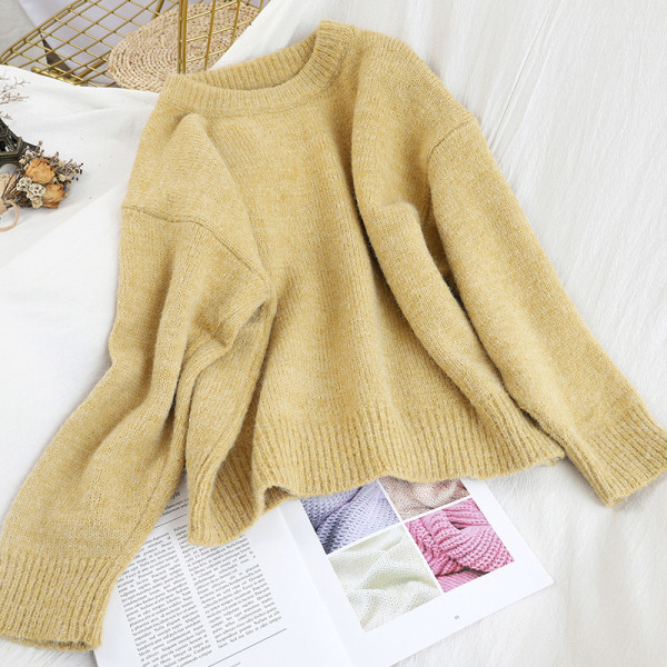 Γυναικείο πουλόβερ κλασικό μοντέλο σε πέντε χρώματα με στρογγυλή λαιμόκοψη