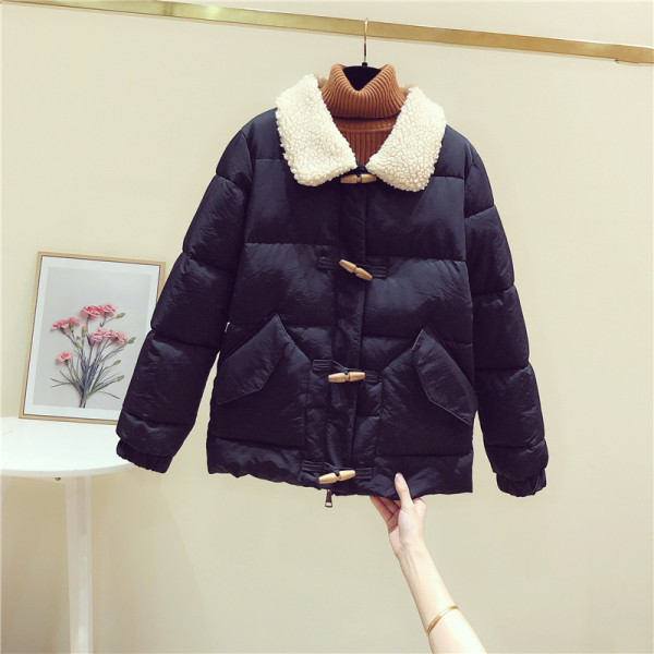 Női téli kabát fa gombokkal és zsebekkel fehér, sárga, fekete és zöld színben