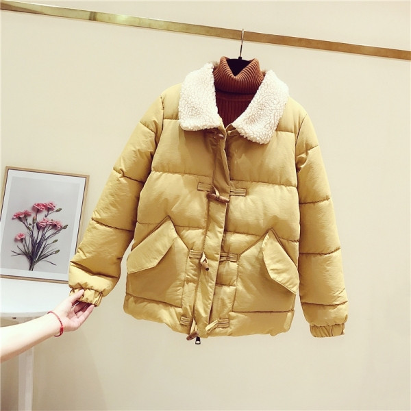 Női téli kabát fa gombokkal és zsebekkel fehér, sárga, fekete és zöld színben