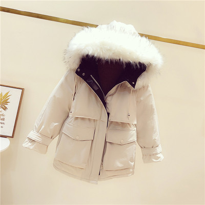 Modern női téli kabát kapucnival, fekete-fehér színben