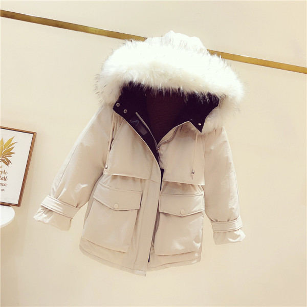 Modern női téli kabát kapucnival, fekete-fehér színben