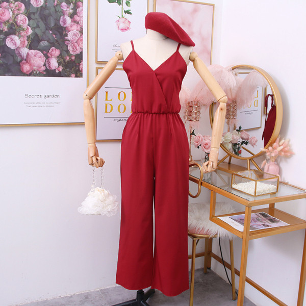 Modern női jumpsuit spitz nyakkivágással és csupasz háttal piros, kék, sárga és fekete színekben