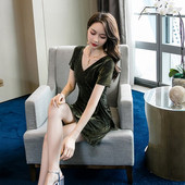 Stílusos női bársonyruha rövid ujjú, spitz nyakkivágással zöld és kék színben