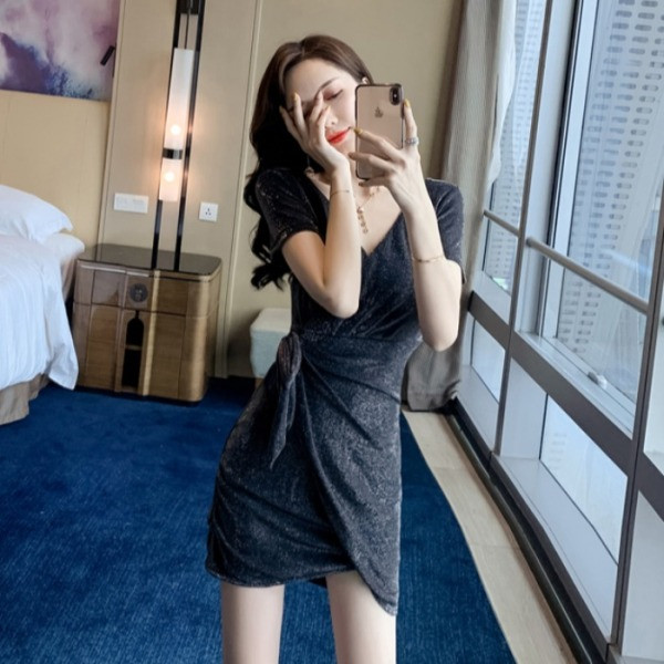 Stílusos női bársonyruha rövid ujjú, spitz nyakkivágással zöld és kék színben