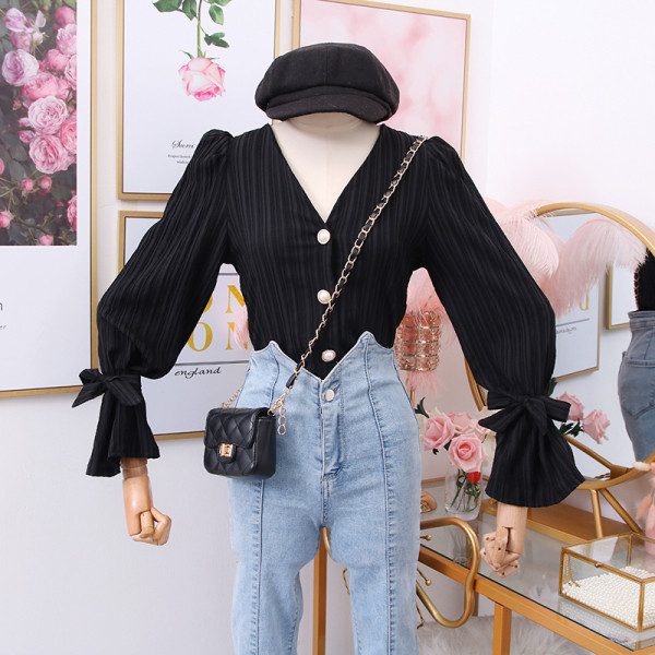 Camasa de dama model nou cu decolteu spitz, nasturi si panglici in negru si bej