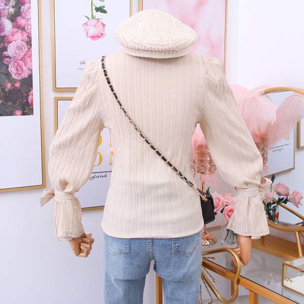 Camasa de dama model nou cu decolteu spitz, nasturi si panglici in negru si bej