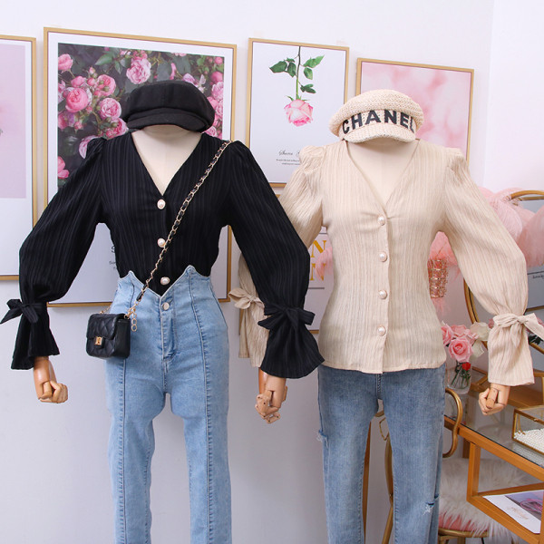 Camasa de dama model nou cu decolteu spitz, nasturi si panglici in negru si bej