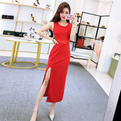 Stílusos női hosszú ruha, piros és fekete színben hasítékkal