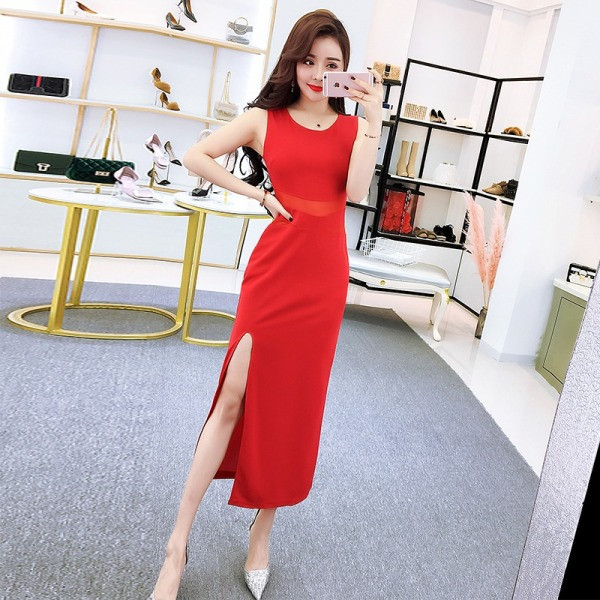 Stílusos női hosszú ruha, piros és fekete színben hasítékkal