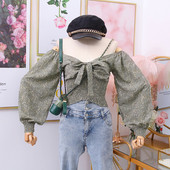 Μοντέρνα γυναικεία μπλούζα με βαθύ λαιμόκοψη, κορδέλα και φαρδιά μανίκια σε διάφορα χρώματα