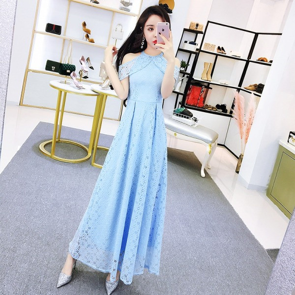 Stílusos női hosszú csipkeruha csupasz váll és csipke piros, kék és fekete színben