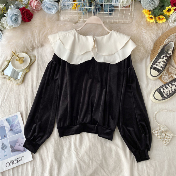 Női blúz barna és fekete színben, kerek nyakkivágással és hosszú ujjal