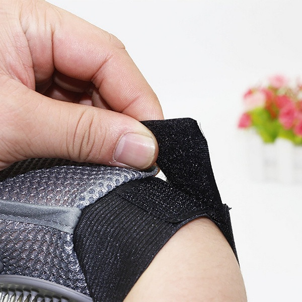 Ръкавица за отстраняване на косми от домашен любимец в сив цвят 