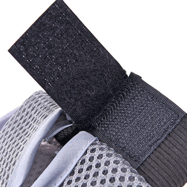 Ръкавица за отстраняване на косми от домашен любимец в сив цвят 