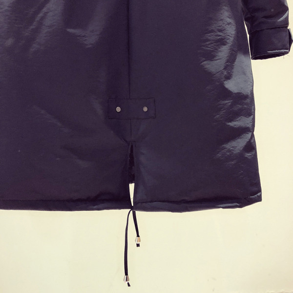 Aktuális női hosszú modell dzseki színes hímzéssel, kapucnival, fekete színben