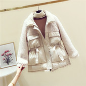 Női téli kabát derékcsatlakozással fehér és fekete színben