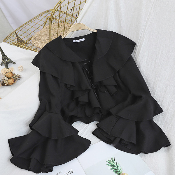 Piros, fehér és fekete színű női blúz lótusz ujjakkal, V-nyakkal