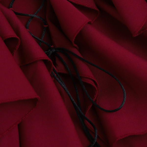 Piros, fehér és fekete színű női blúz lótusz ujjakkal, V-nyakkal