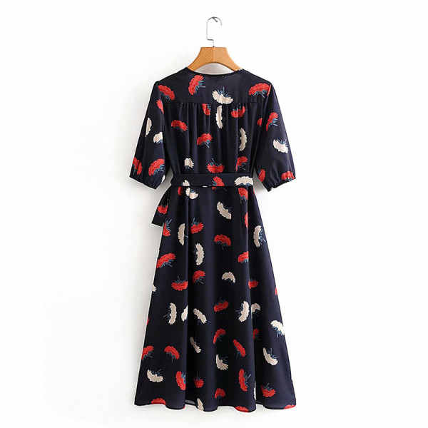 Női lezser szabású modell, derekán megkötős kék és mintás színben