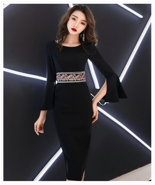 Modern női ruha hímzéssel és lótusz ujjú fekete színben