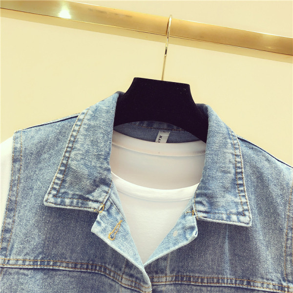 Női farmermellény, hátoldalán kék színben hímzéssel