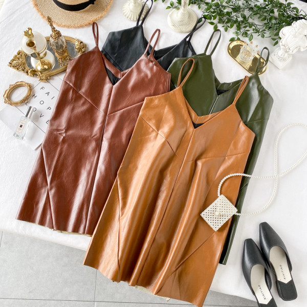 Divatos női felső vékony pántokkal és spitz nyakkivágással műbőrből, négy színben