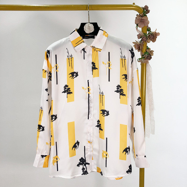 Női ing klasszikus modell fehér színben, színes mintával