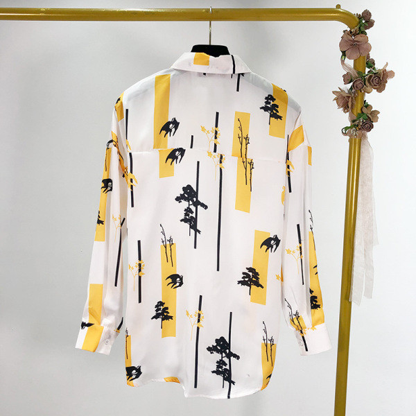 Női ing klasszikus modell fehér színben, színes mintával