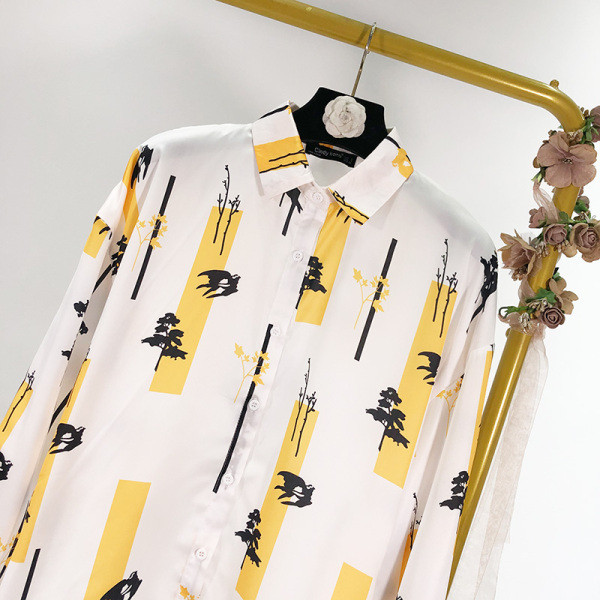 Női ing klasszikus modell fehér színben, színes mintával