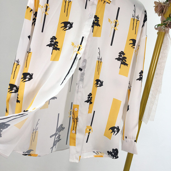 Női ing klasszikus modell fehér színben, színes mintával