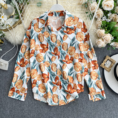 Modern női ing klasszikus gallérral és virágmintával