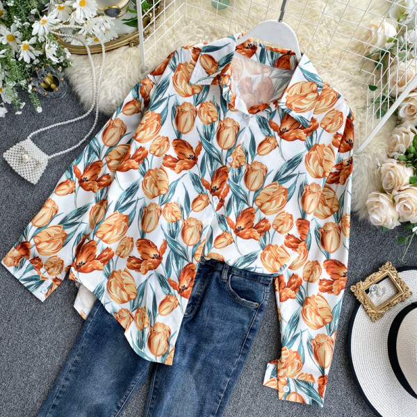 Modern női ing klasszikus gallérral és virágmintával