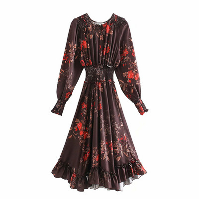 Hosszú szabású ruha elasztikus derékkal és ovális nyakkivágással, barna színben és virágmintával