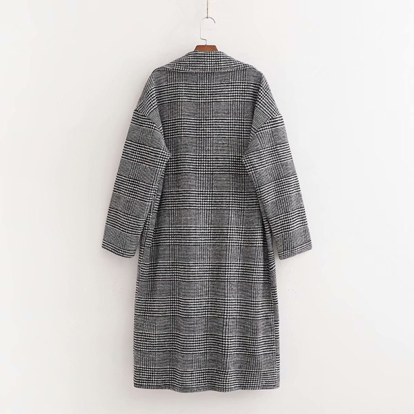 Κομψό καρό παλτό σε γκρίζο χρώμα με κουμπιά και τσέπες