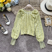 Γυναικεία μπλούζα δαντελλένια σε πράσινο, λευκό και μαύρο χρώμα με στρογγυλή λαιμόκοψη