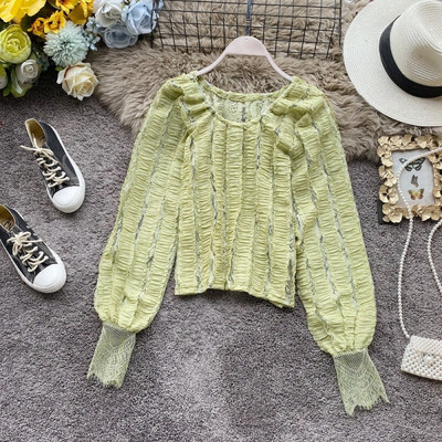 Γυναικεία μπλούζα δαντελλένια σε πράσινο, λευκό και μαύρο χρώμα με στρογγυλή λαιμόκοψη