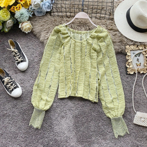 Γυναικεία μπλούζα δαντελλένια σε πράσινο, λευκό και μαύρο χρώμα με στρογγυλή λαιμόκοψη