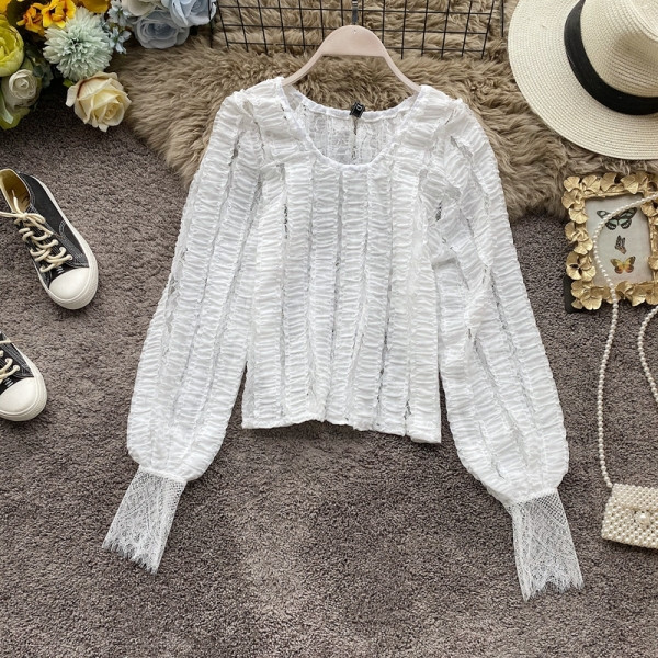 Γυναικεία μπλούζα δαντελλένια σε πράσινο, λευκό και μαύρο χρώμα με στρογγυλή λαιμόκοψη