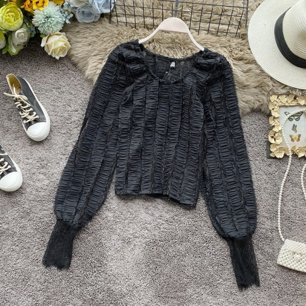 Γυναικεία μπλούζα δαντελλένια σε πράσινο, λευκό και μαύρο χρώμα με στρογγυλή λαιμόκοψη