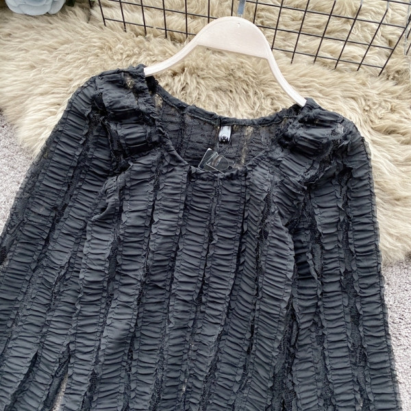 Γυναικεία μπλούζα δαντελλένια σε πράσινο, λευκό και μαύρο χρώμα με στρογγυλή λαιμόκοψη