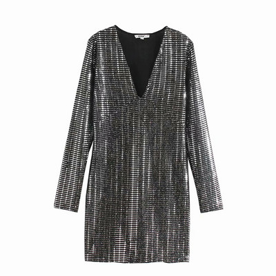 Elegáns testhezálló ruha V-nyakkal, ezüst színben, flitterekkel