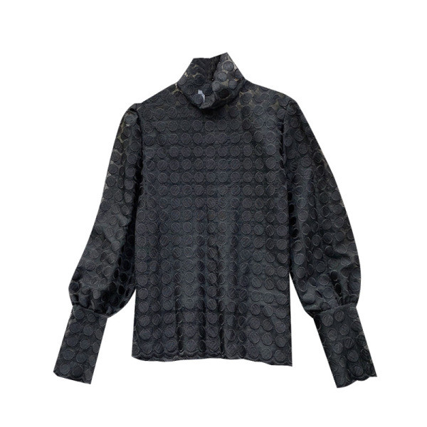 Bluză de damă în alb și negru, cu guler semi-înalt și mâneci lungi