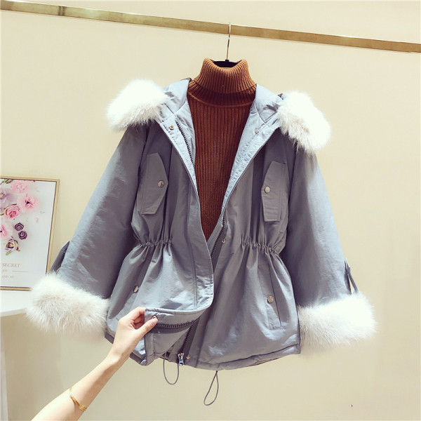 HIT μοντέλο μοντέρνο χειμερινό γυναικείο μπουφάν γούνα στη κουκούλα και στα μανίκια σε λευκό, μαύρο, γκρι, ροζ και μπλε χρώμα