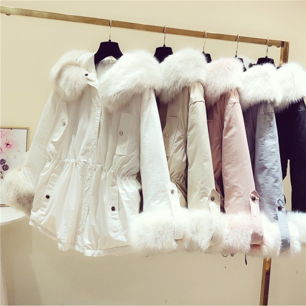 HIT μοντέλο μοντέρνο χειμερινό γυναικείο μπουφάν γούνα στη κουκούλα και στα μανίκια σε λευκό, μαύρο, γκρι, ροζ και μπλε χρώμα