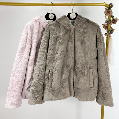 Късо пухено палто с качулка и джобове в сив и розов цвят