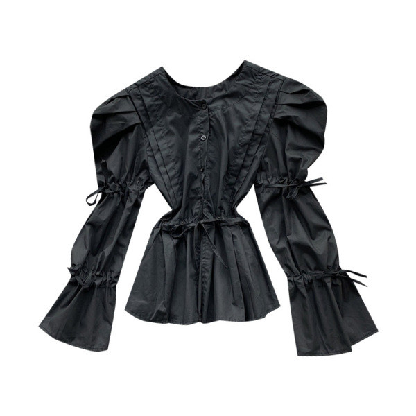 Cămașă de damă în alb, negru și verde, cu decolteu rotund și cravate