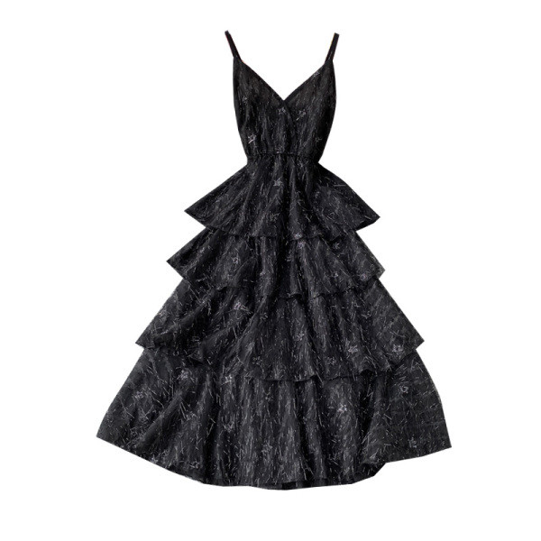 Modern női ruha három színben vékony pántokkal és bojtokkal