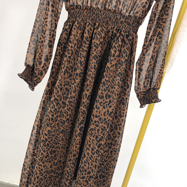 Női modern tüll ruha gumírozott derékkal barna színben, leopárd mintával
