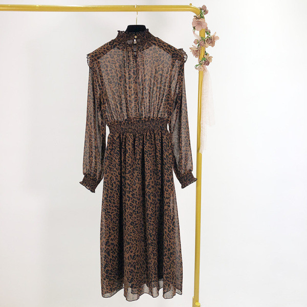 Női modern tüll ruha gumírozott derékkal barna színben, leopárd mintával